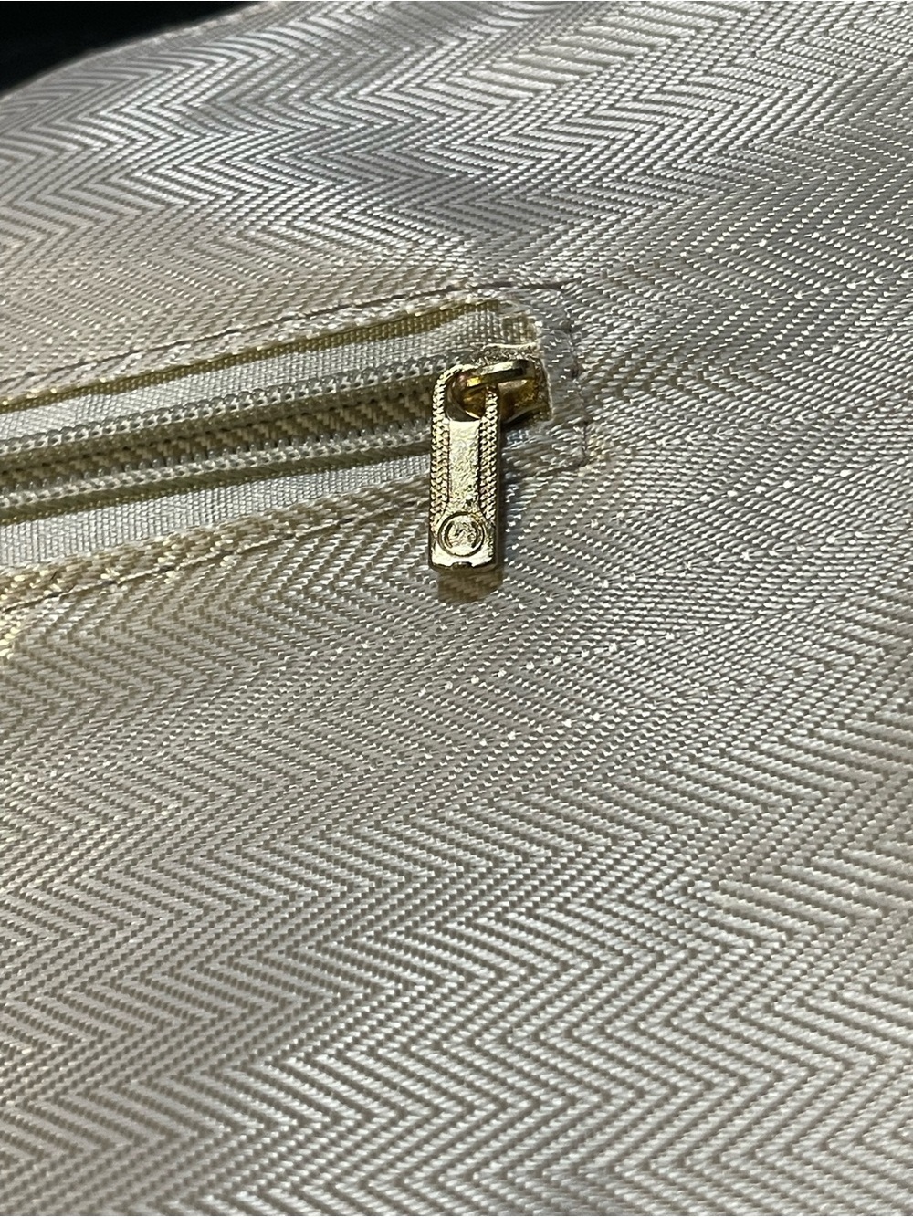 Very Spacious 2 Pc Large Quilted “ Puffer “ Tote / No Brand Name / 15”T x 14” W - Picture 14 of 15